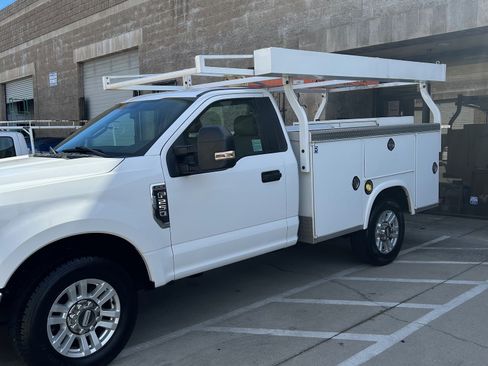 Used 2017 Ford F250 XLT image 1