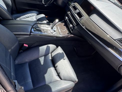 Used 2011 BMW 550i xDrive Sedan AWD/4WD image 9