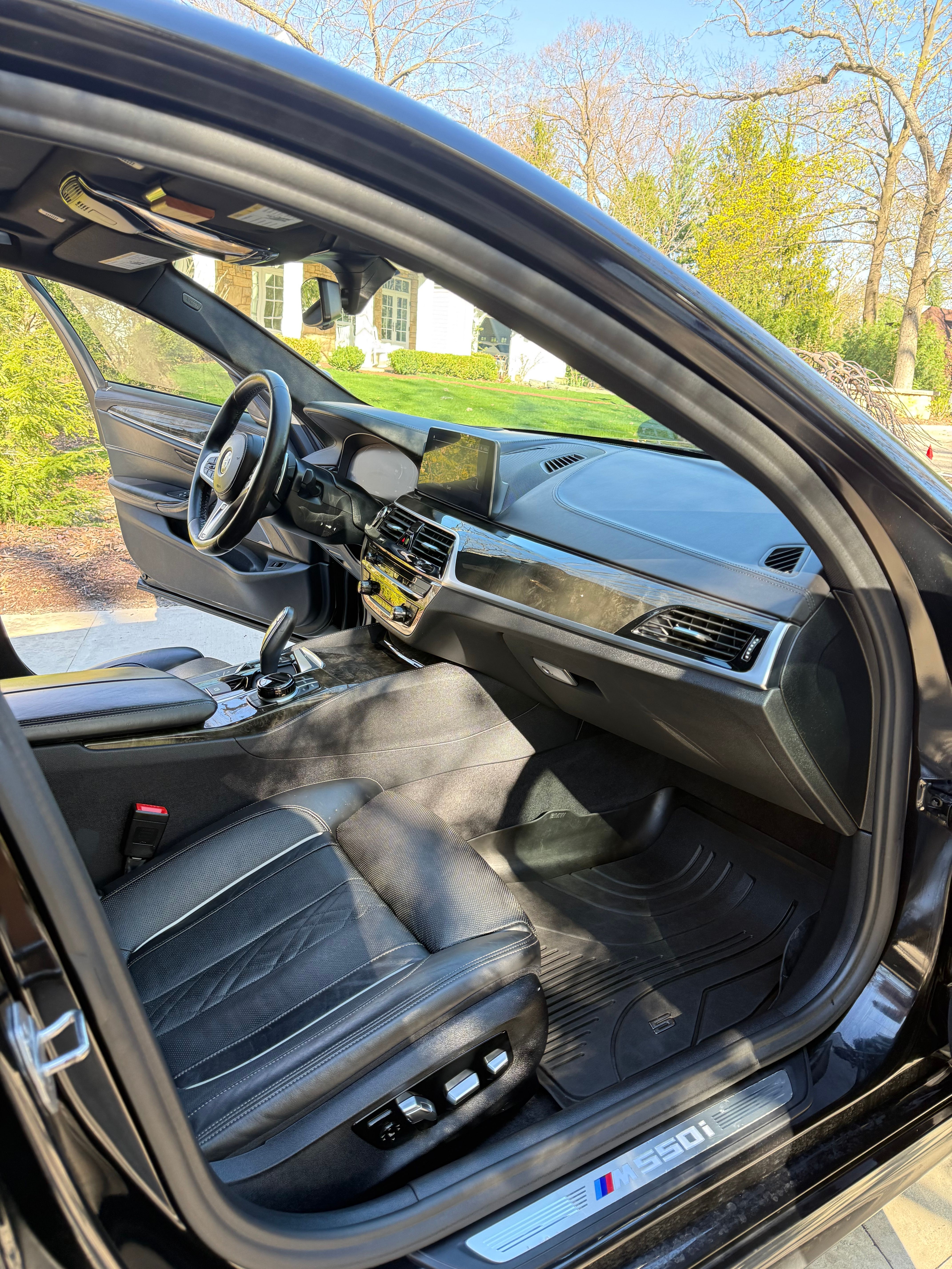 Used 2020 BMW M550i xDrive w/ Executive Package AWD/4WD image 16