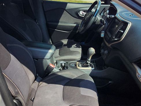 Used 2015 Jeep Cherokee Latitude image 20