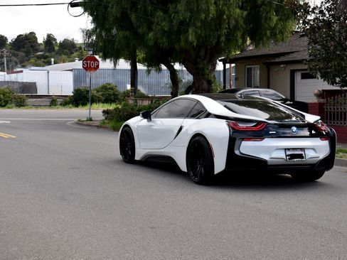 Used 2016 BMW i8 image 4