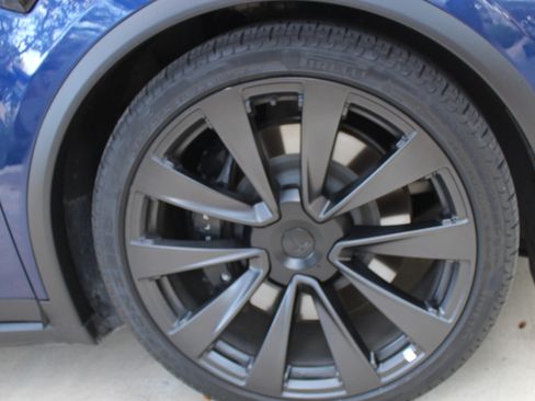 Used 2022 Tesla Model X image 6