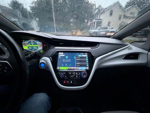 Used 2017 Chevrolet Bolt LT FWD image 11