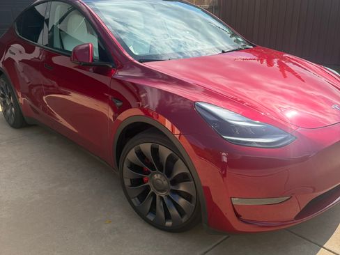 Used 2025 Tesla Model Y Performance image 6