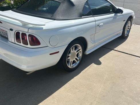 Used 1998 Ford Mustang GT RWD image 4