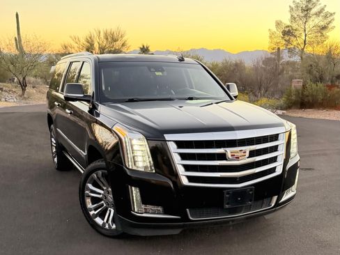 Used 2019 Cadillac Escalade ESV Premium Luxury image 13