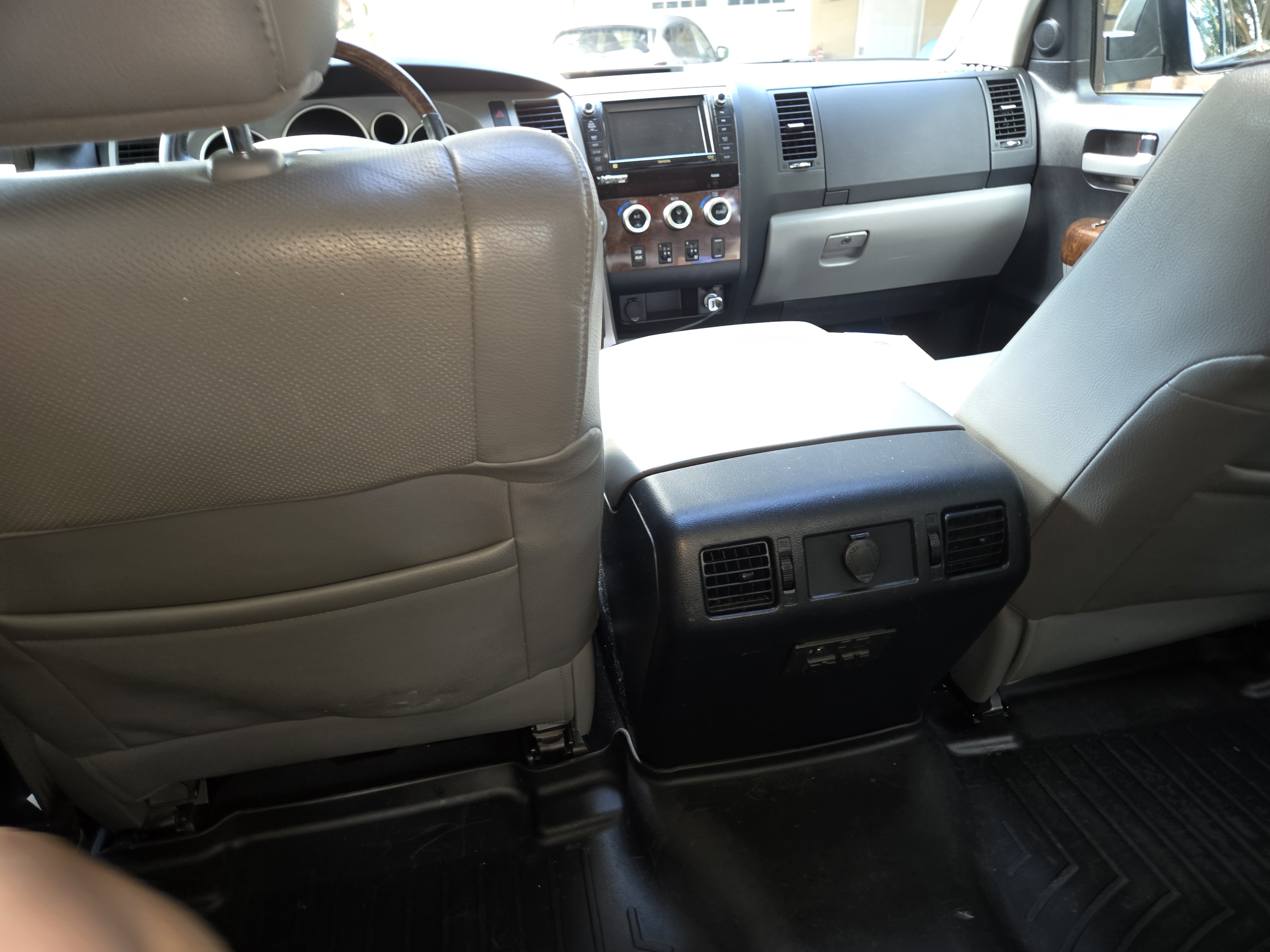 Used 2012 Toyota Tundra Limited w/ Platinum Pkg RWD image 18