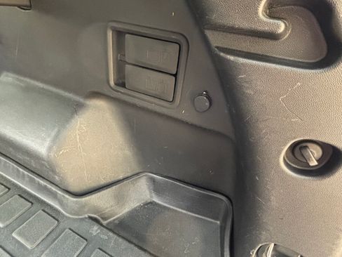 Used 2018 Chevrolet Equinox LT image 27