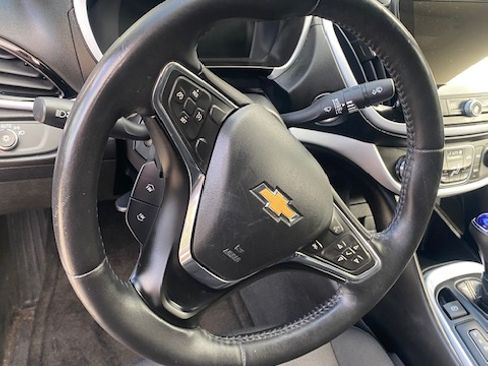 Used 2017 Chevrolet Volt LT FWD image 9
