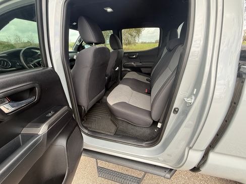 Used 2021 Toyota Tacoma TRD Off-Road w/ Technology Package image 16