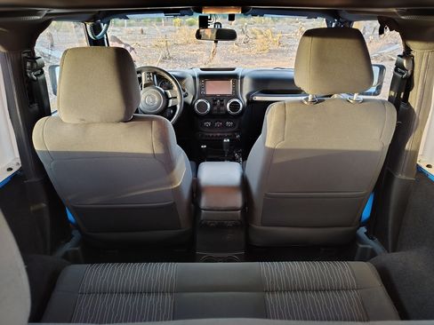 Used 2012 Jeep Wrangler Rubicon w/ PWR Convenience Group AWD/4WD image 9