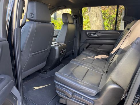 Used 2022 Chevrolet Suburban Z71 image 10