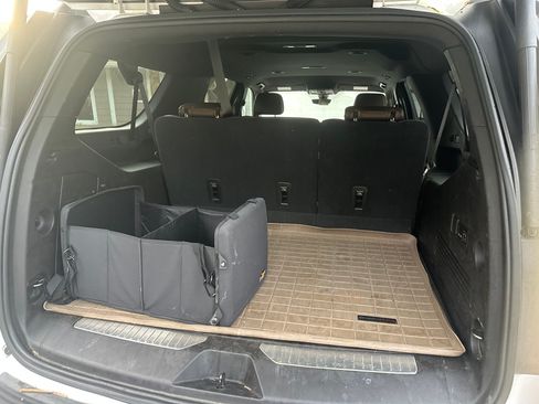 Used 2021 Chevrolet Suburban High Country image 9