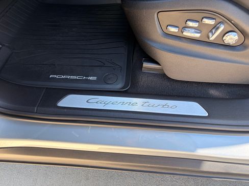 Used 2020 Porsche Cayenne Turbo AWD/4WD image 13