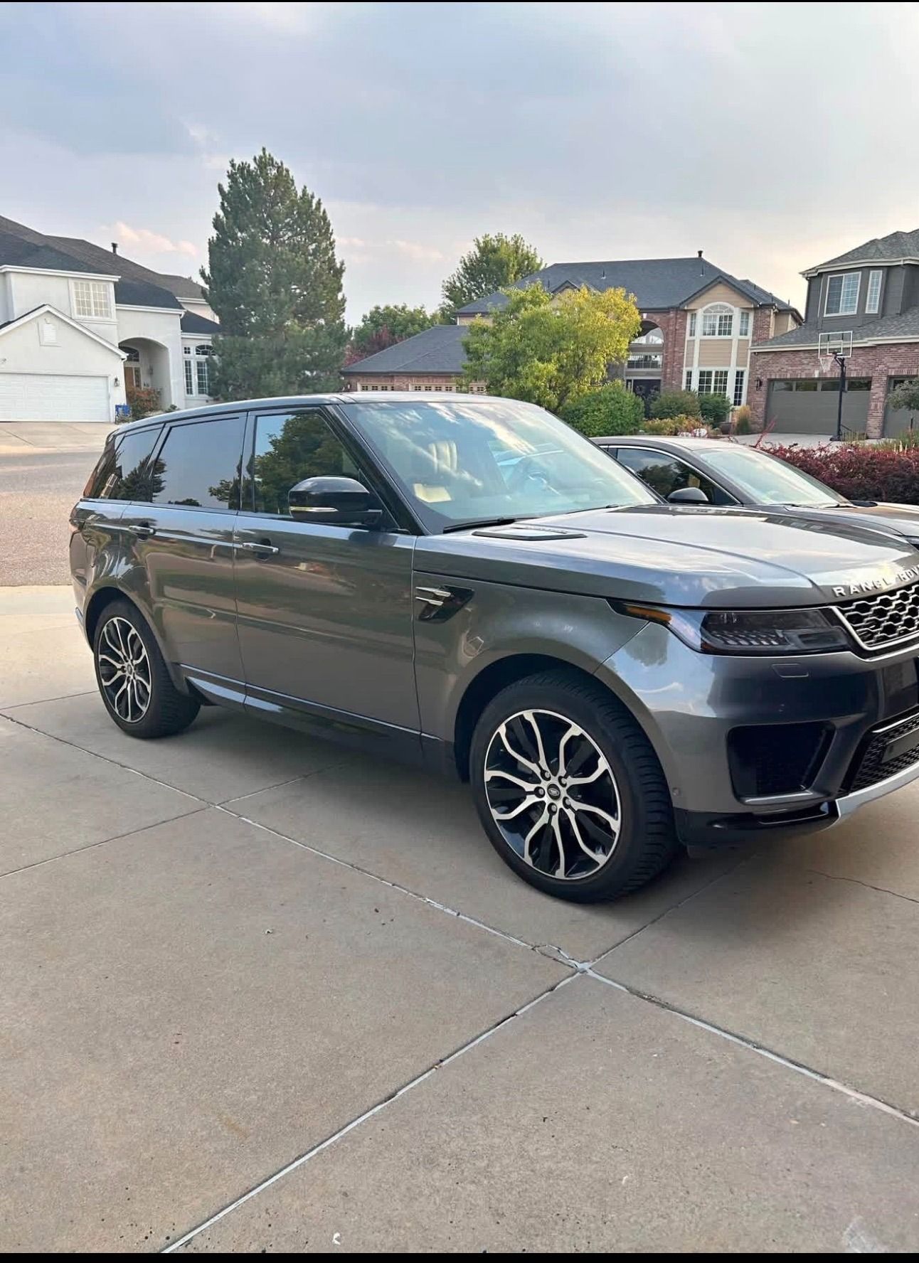 Used 2019 Land Rover Range Rover Sport HSE AWD/4WD image 2