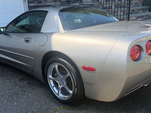 Used 2000 Chevrolet Corvette Coupe RWD image 5
