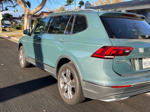 Used 2020 Volkswagen Tiguan SEL image 2