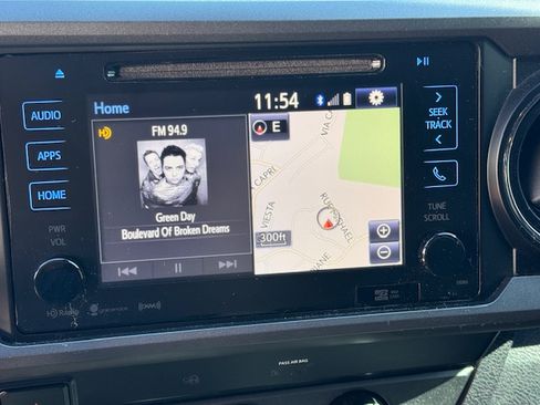 Used 2019 Toyota Tacoma TRD Sport image 8