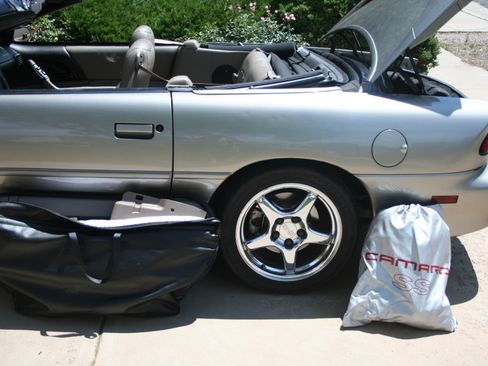 Used 2001 Chevrolet Camaro Z28 w/ SS Performance/Appearance Pkg RWD image 19