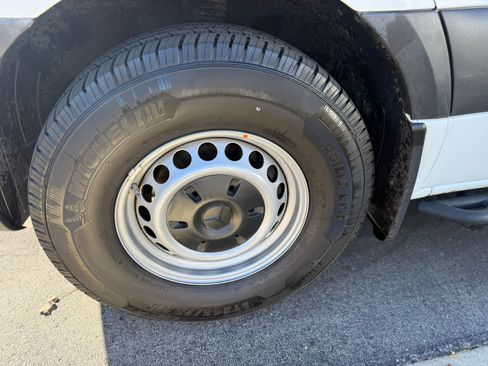 Used 2021 Mercedes-Benz Sprinter 2500 image 12