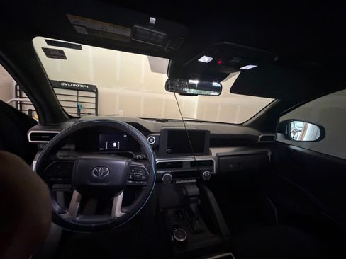 Used 2025 Toyota 4Runner SR5 AWD/4WD image 16