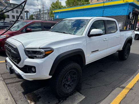 Used 2023 Toyota Tacoma TRD Off-Road w/ TRD Premium Off Road Package AWD/4WD image 1