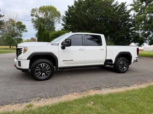 Used 2021 GMC Sierra 2500 AT4 w/ AT4 Premium Plus Package AWD/4WD image 4