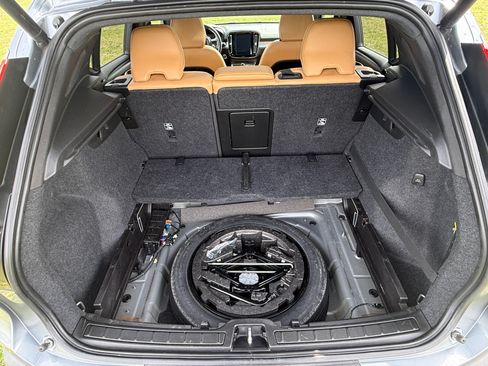 Used 2019 Volvo XC40 T5 Momentum image 18