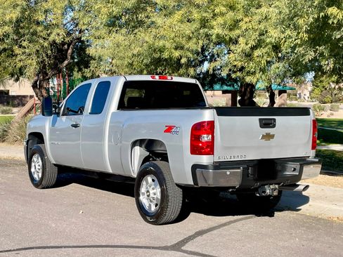 Used 2011 Chevrolet Silverado 2500 LT w/ Interior Plus Package image 8