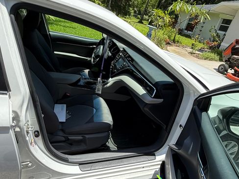 Used 2018 Toyota Camry LE FWD image 6
