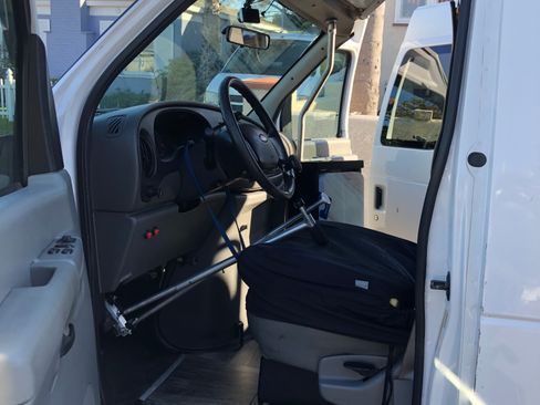 Used 2007 Ford E-350 and Econoline 350 Extended Super Duty RWD image 27