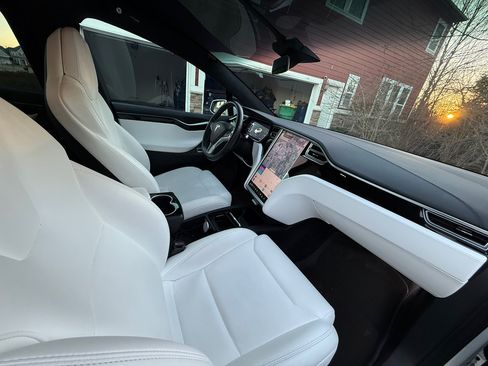 Used 2017 Tesla Model X 75D image 15