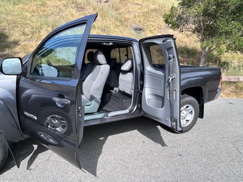 Used 2013 Toyota Tacoma PreRunner w/ SR5 Pkg RWD image 14