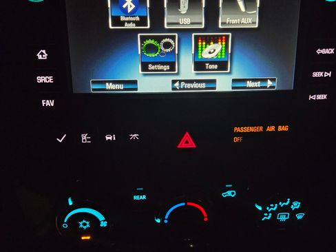 Used 2017 Chevrolet Traverse LT w/ Style and Technology Package image 14