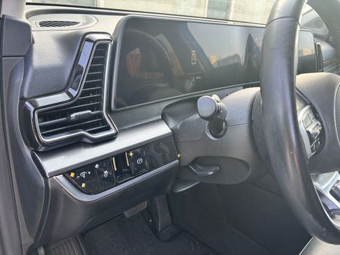 Used 2023 Kia Sportage EX image 9