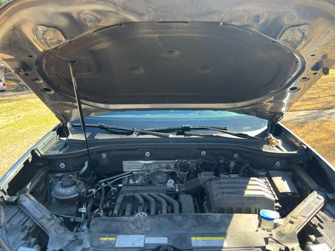 Used 2023 Volkswagen Atlas SE w/ Panoramic Sunroof Package image 9