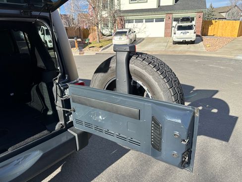 Used 2016 Jeep Wrangler Unlimited Sahara w/ Connectivity Group image 16