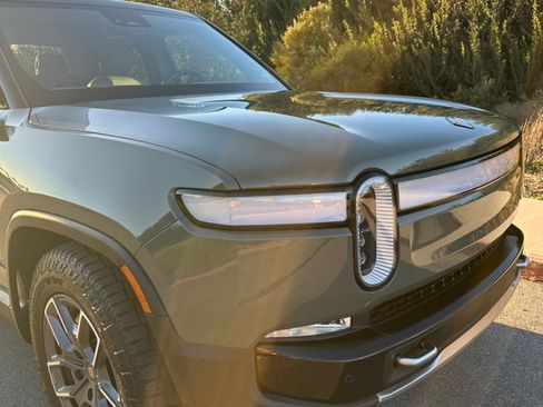 Used 2023 Rivian R1T Launch Edition image 5