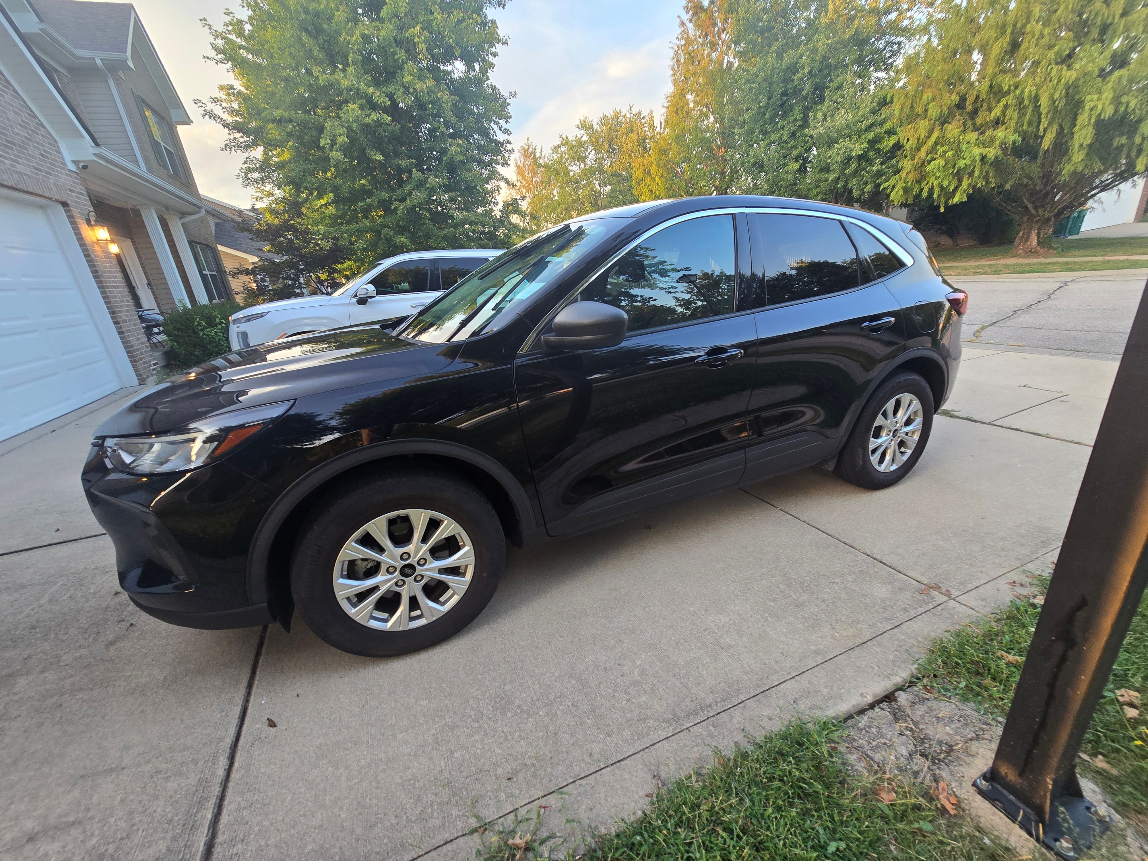 Used 2023 Ford Escape Active AWD/4WD image 2
