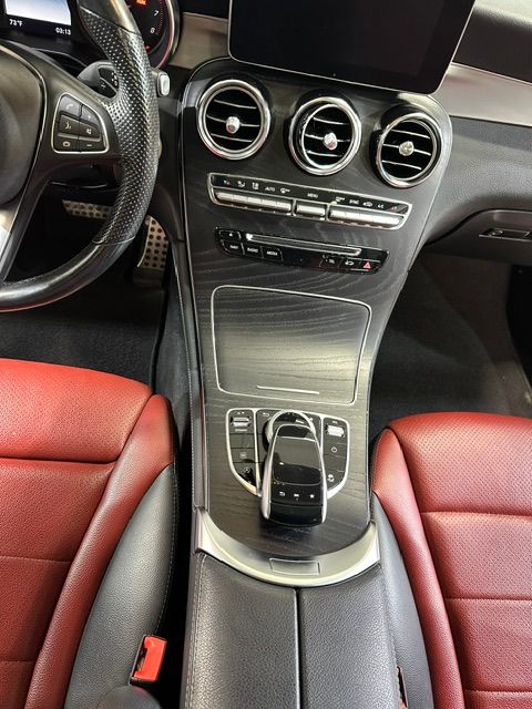 Used 2019 Mercedes-Benz GLC 300 4MATIC Coupe image 31