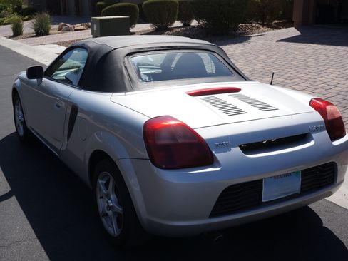 Used 2002 Toyota MR2 image 10