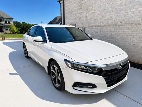 Used 2018 Honda Accord EX image 1