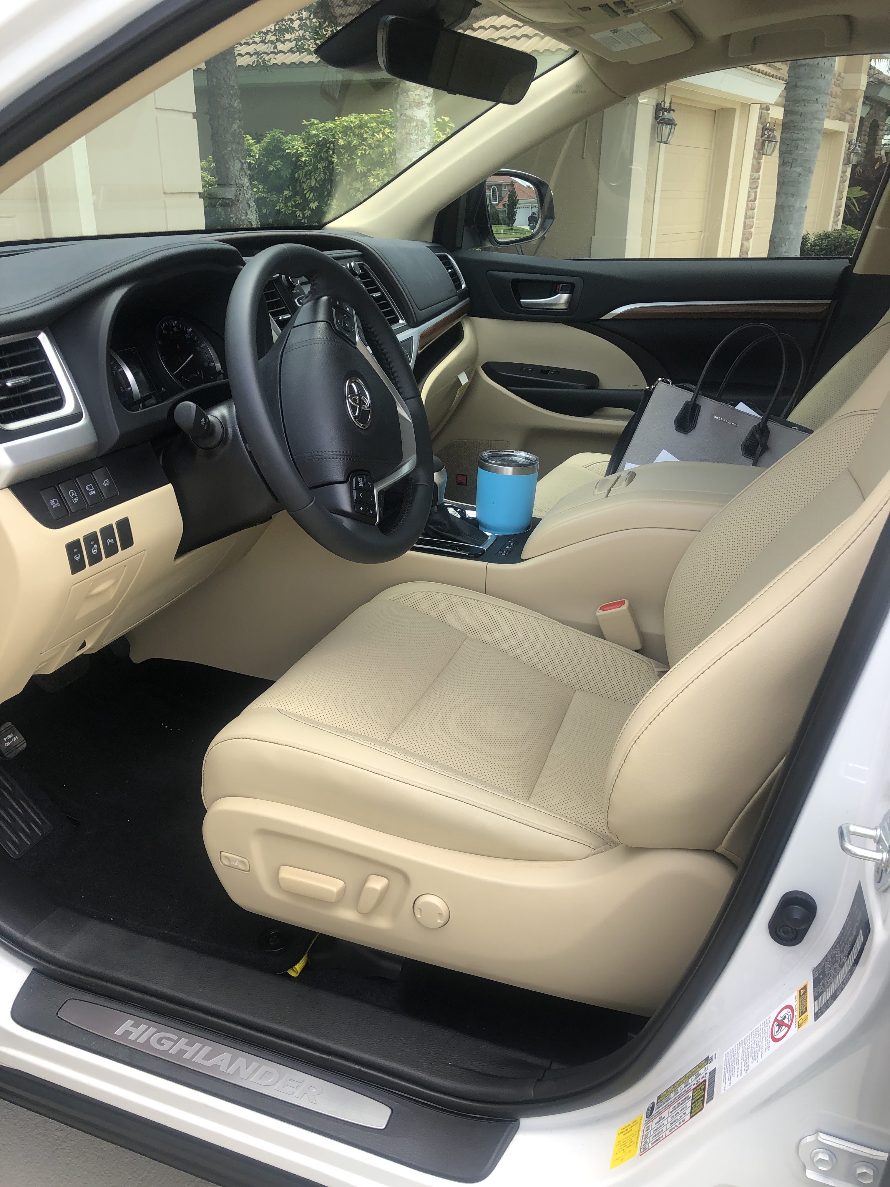 Used 2019 Toyota Highlander Limited Platinum FWD image 5