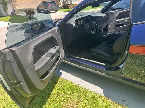 Used 2013 Dodge Challenger SXT RWD image 8