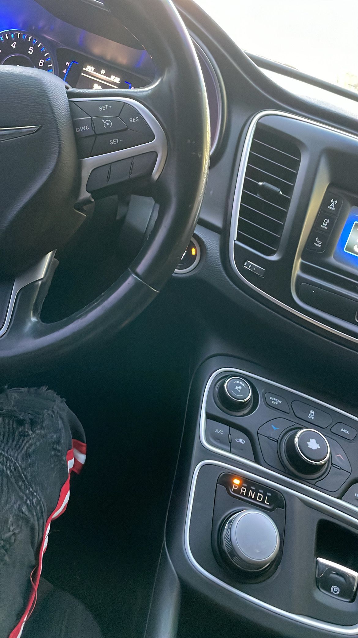 Used 2015 Chrysler 200 Limited w/ Convenience Group FWD image 5