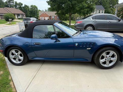 Used 2000 BMW Z3 2.5i RWD image 2