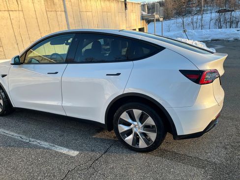 Used 2023 Tesla Model Y Long Range image 5