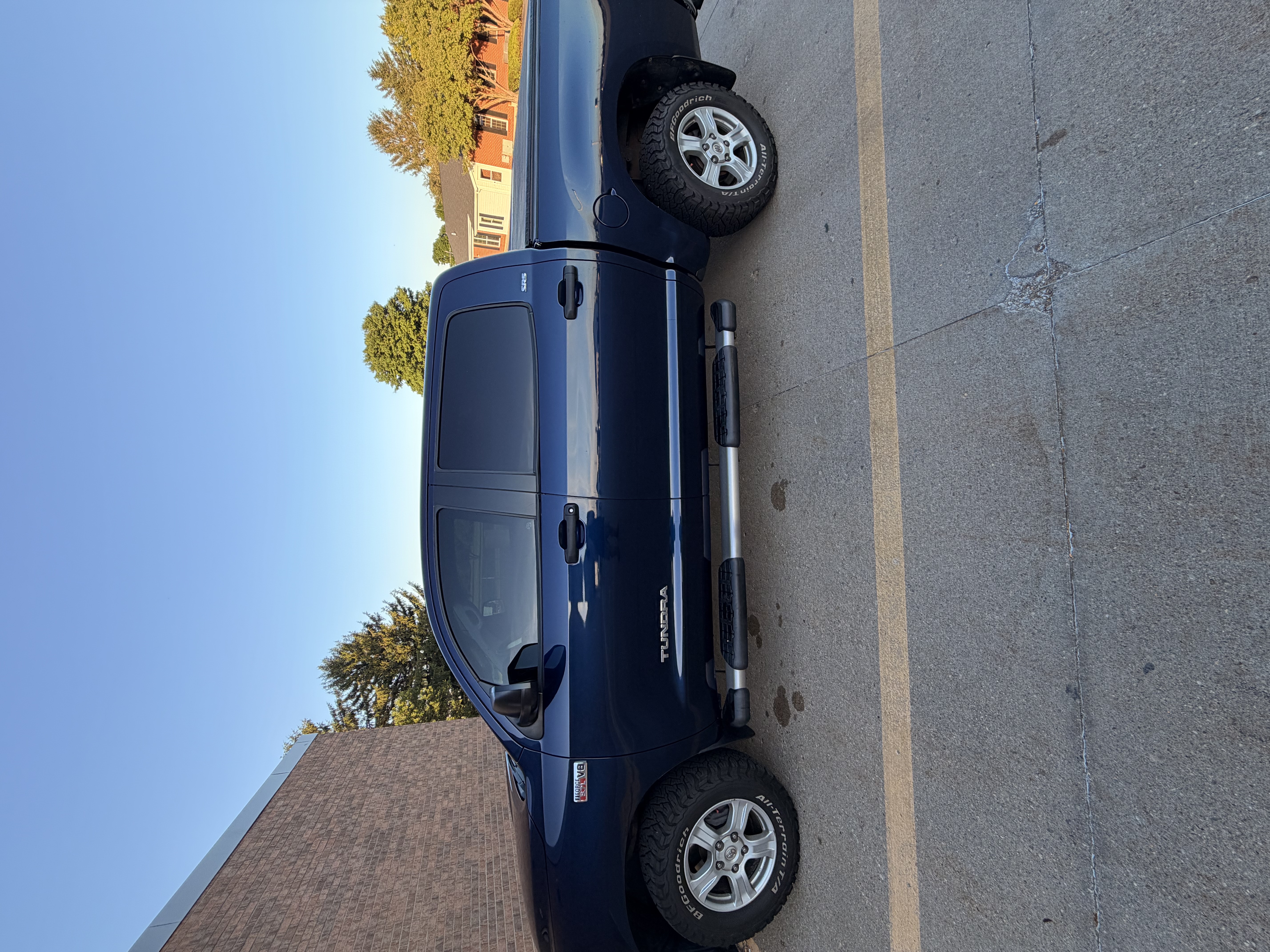 Used 2011 Toyota Tundra 4x4 CrewMax w/ SR5 Pkg image 2
