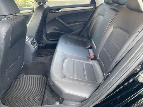 Used 2015 Volkswagen Passat TDI SE image 9