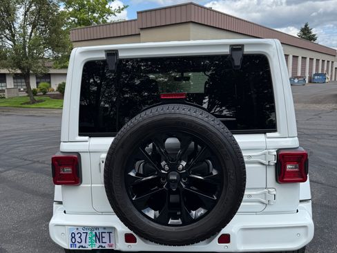 Used 2023 Jeep Wrangler Unlimited Sahara image 4